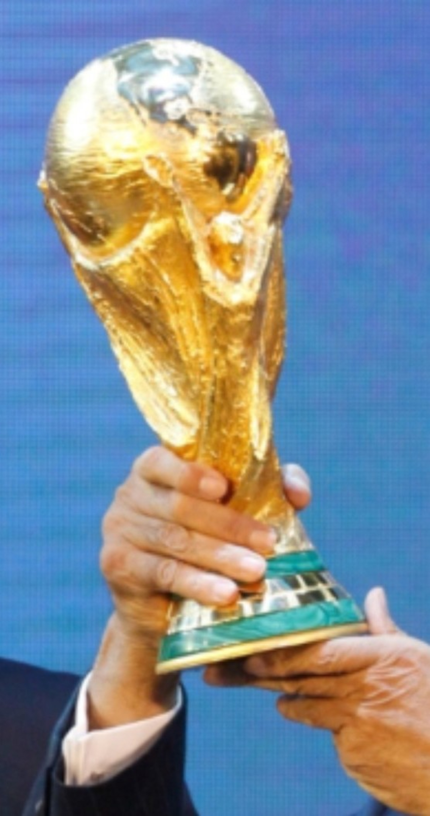 niccol-lupone-how-an-italian-sculptor-created-the-world-cup-trophy